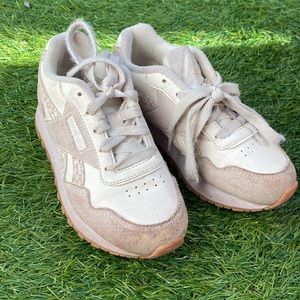 Reebok Girls Size 12c Gently used.